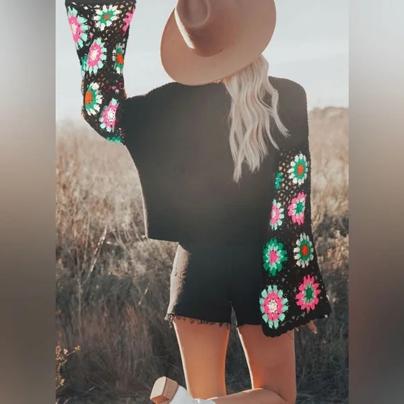 🔥🔥Black Floral Crochet Bell Sleeve Loose Top. - Picture 3 of 3